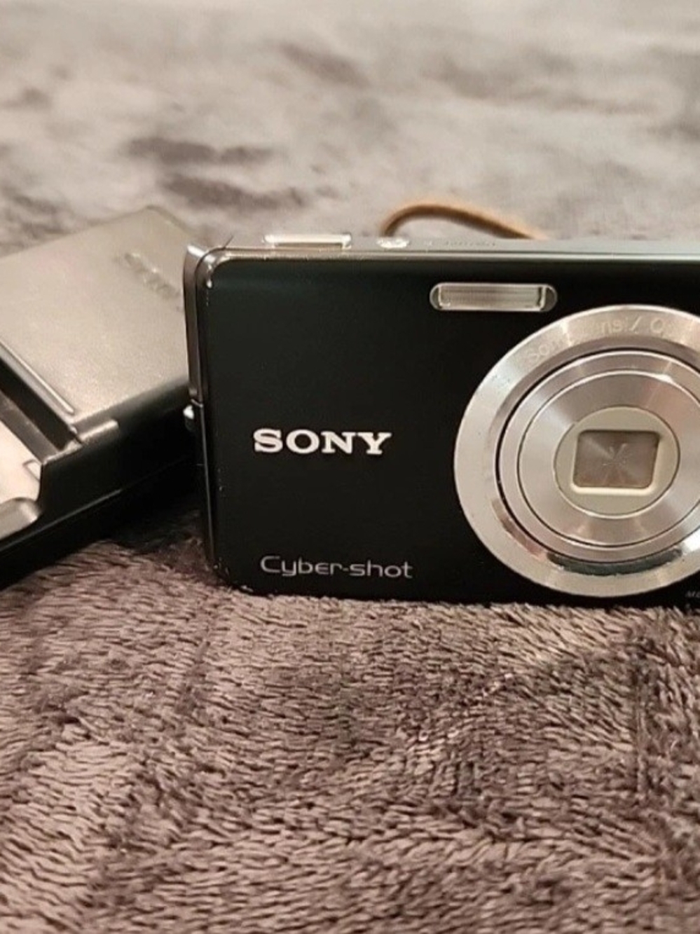 Sony Cyber-shot Compact Digital Camera - Black 10.1